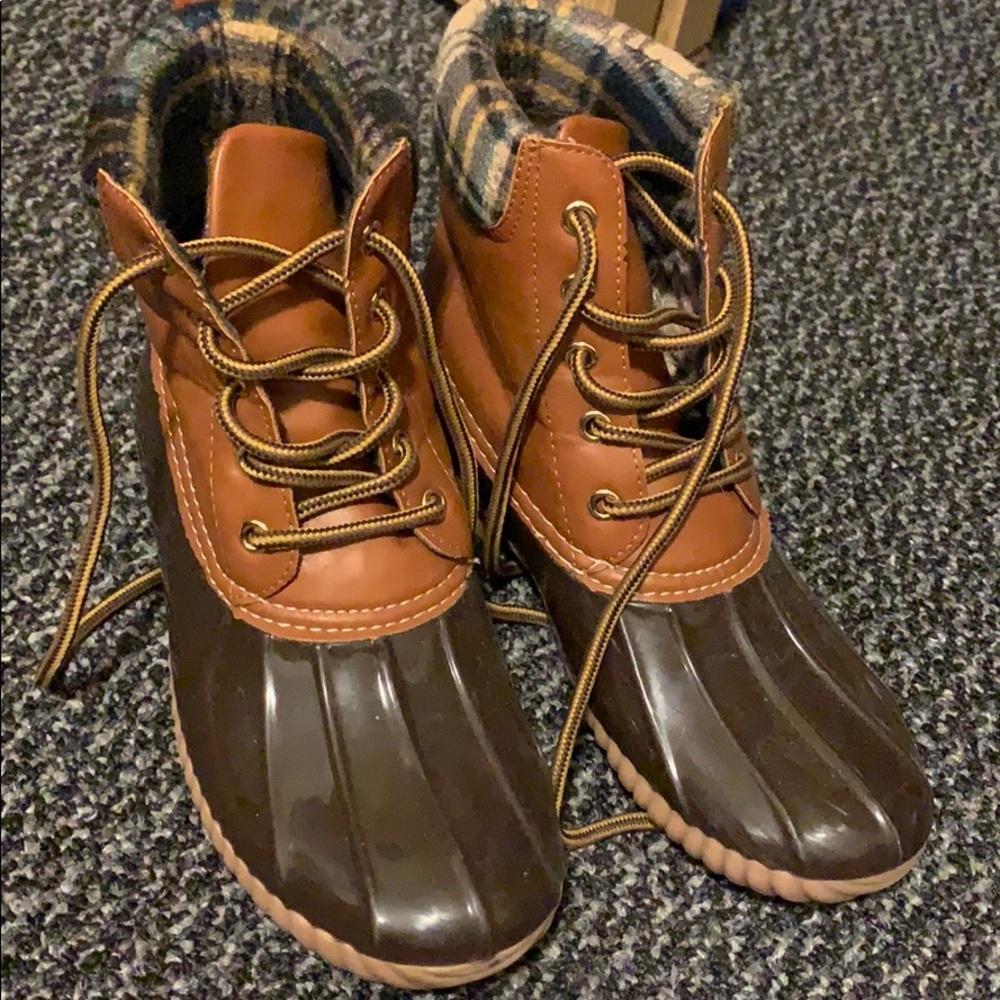 Duck boots
